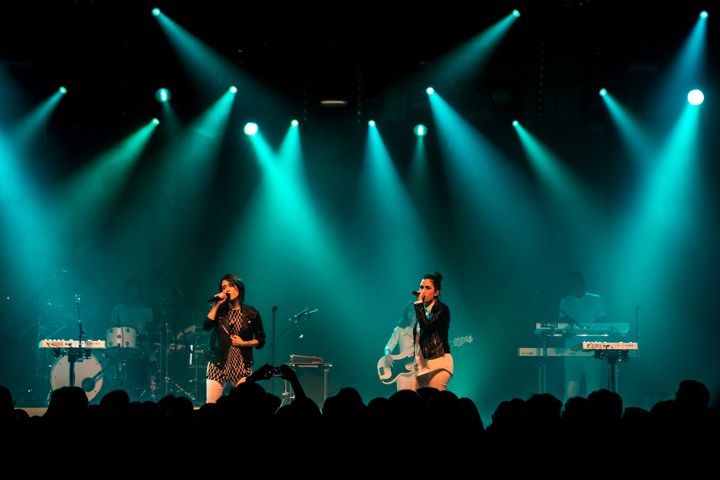 Tegan and Sara @ Trix, picture 22, photographed by Dieter  Boone - FrontView Magazine