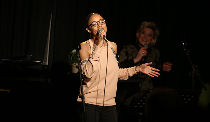Hotel Vocal - Sandrine @ Fakkeltheater - Theatercafe, foto 1, foto's door dirk janssens - FrontView Magazine