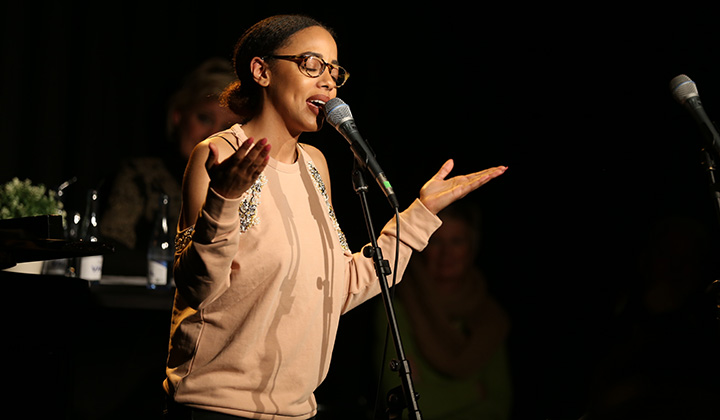 Hotel Vocal - Sandrine @ Fakkeltheater - Theatercafe, foto 7, foto's door dirk janssens - FrontView Magazine