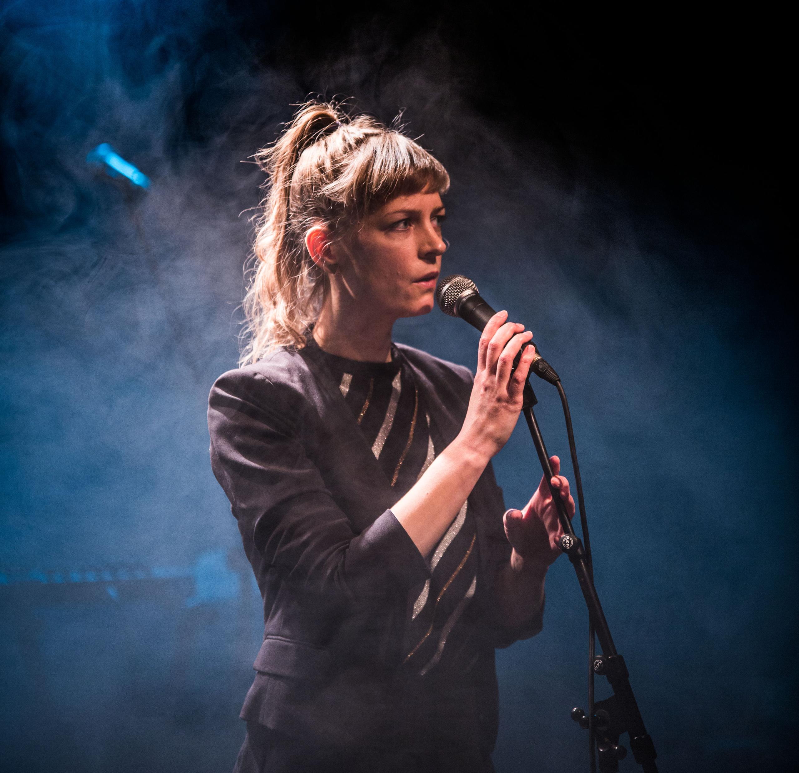 Leonore + Along a Line jong talent on stage, picture 1, photographed by Raf Degeest - FrontView Magazine