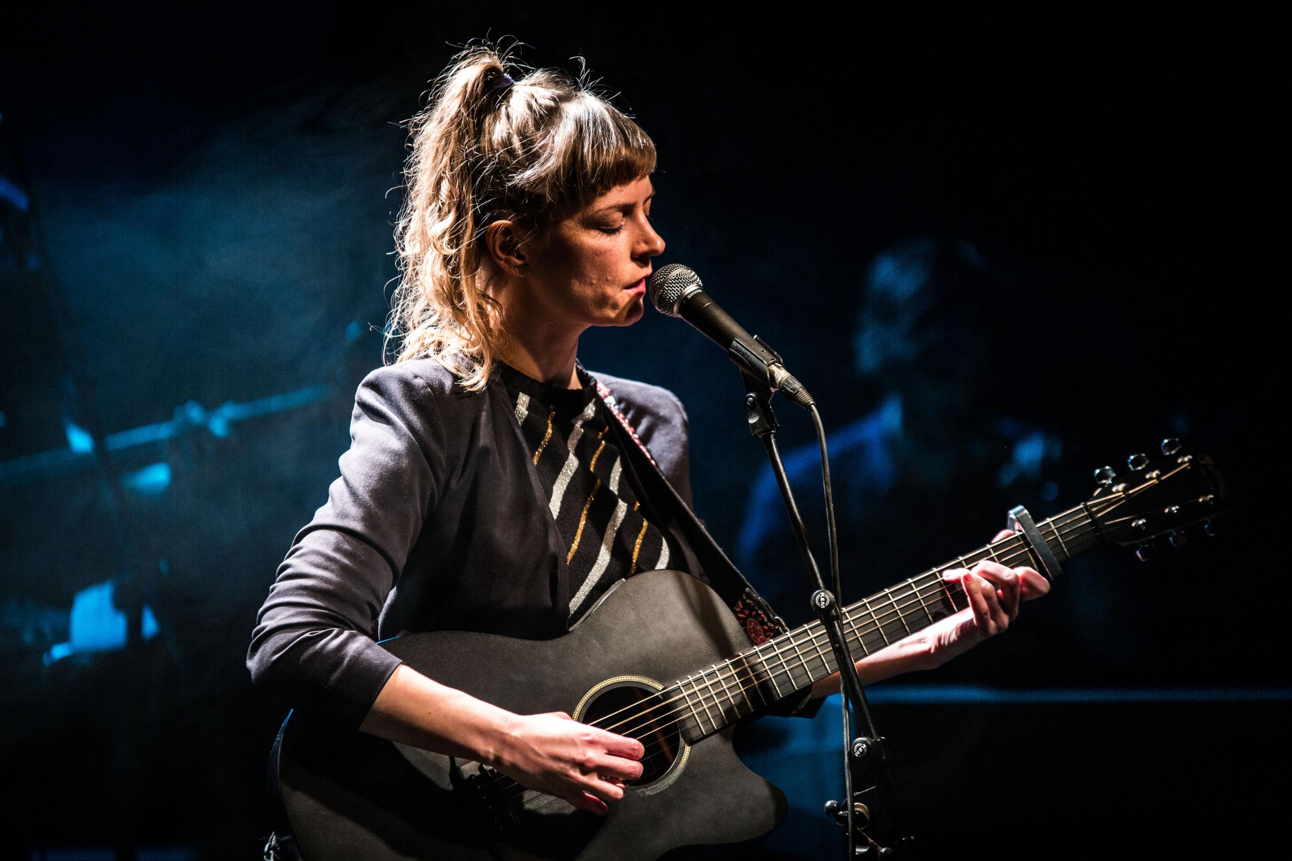 Leonore + Along a Line jong talent on stage, picture 3, photographed by Raf Degeest - FrontView Magazine