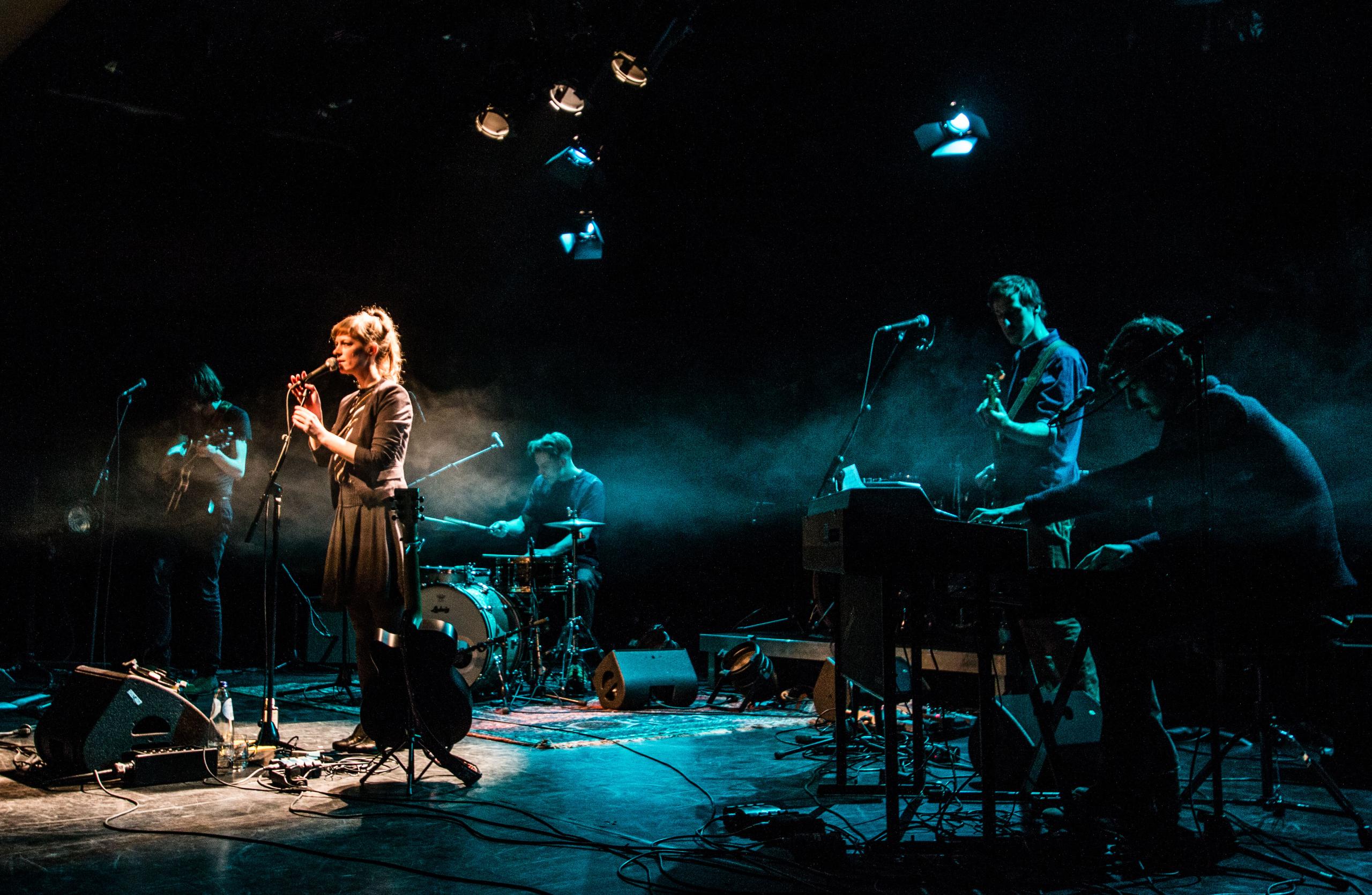 Leonore + Along a Line jong talent on stage, picture 5, photographed by Raf Degeest - FrontView Magazine