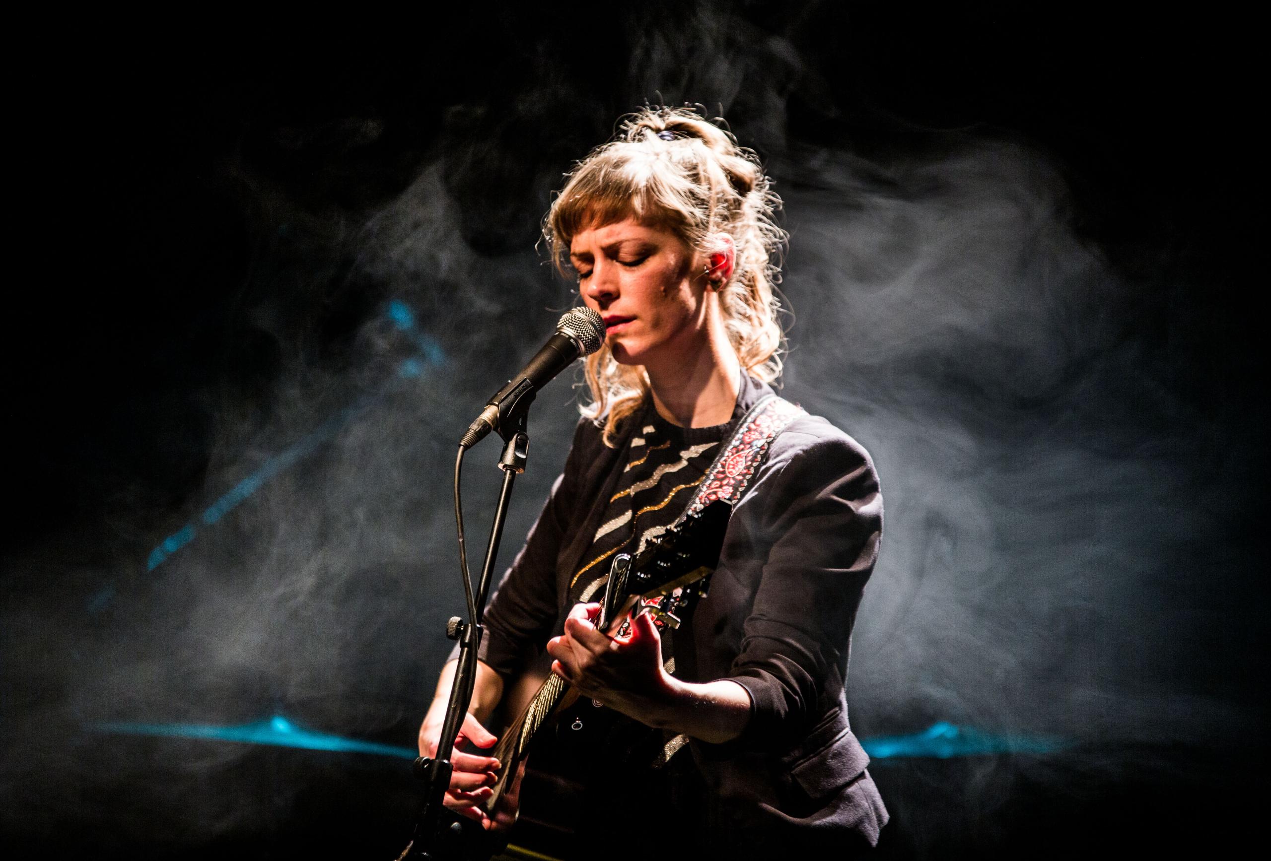 Leonore + Along a Line jong talent on stage, picture 14, photographed by Raf Degeest - FrontView Magazine