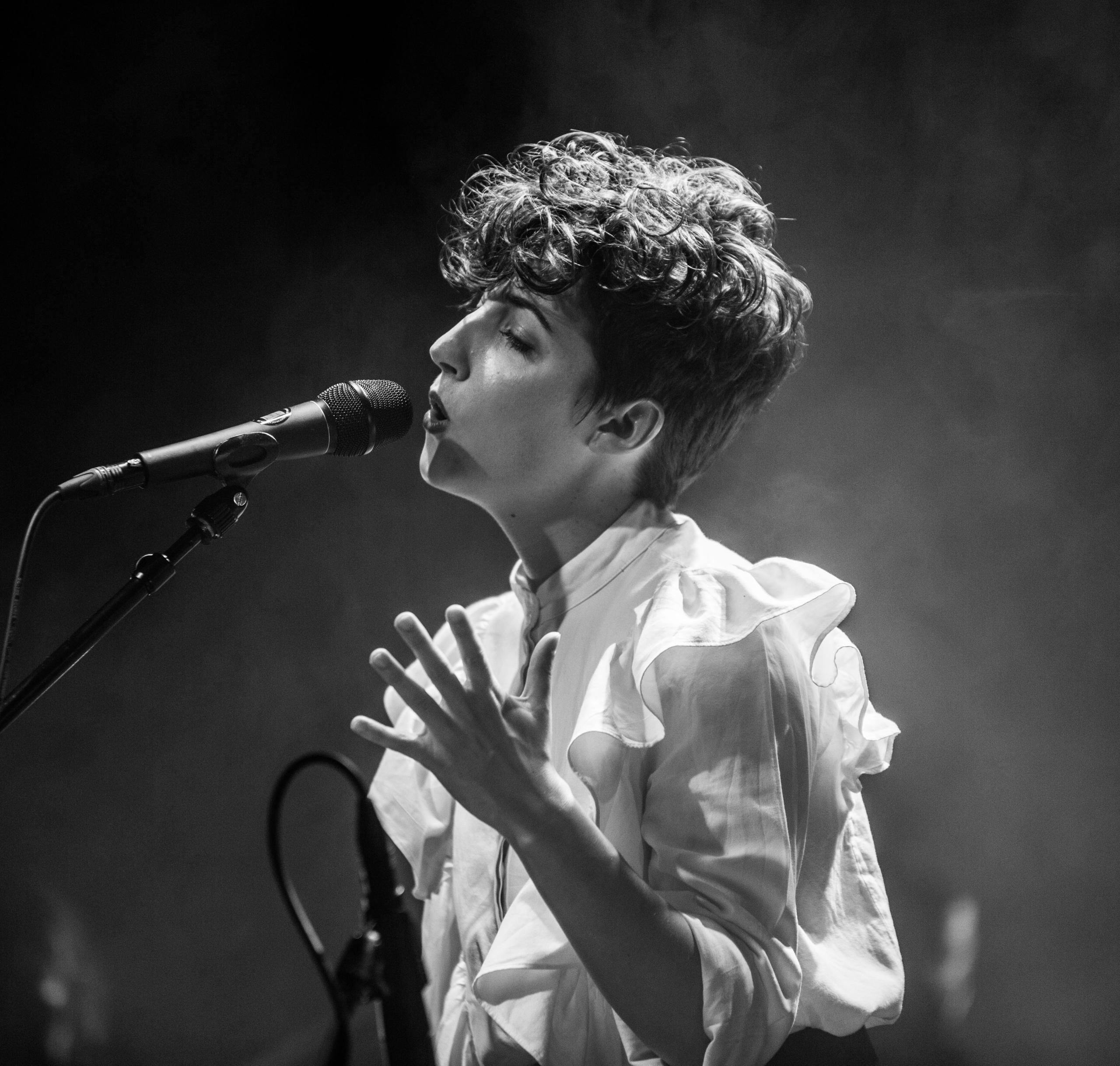 Leonore + Along a Line jong talent on stage, picture 28, photographed by Raf Degeest - FrontView Magazine