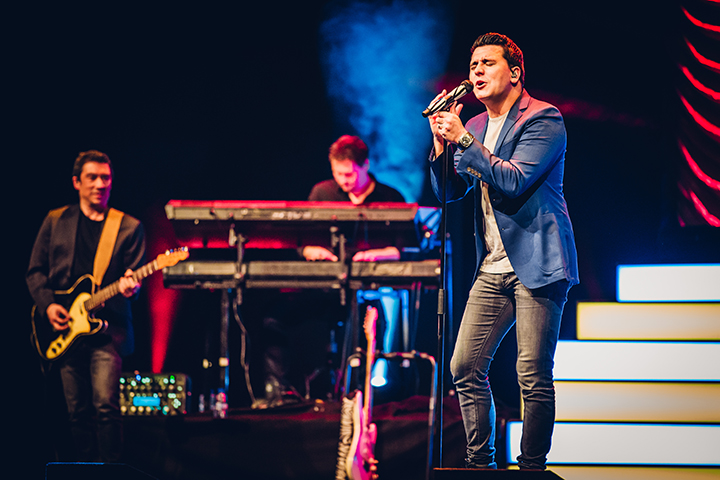 Jan Smit @ Ethias Theater, picture 5, photographed by Elke Briers - FrontView Magazine