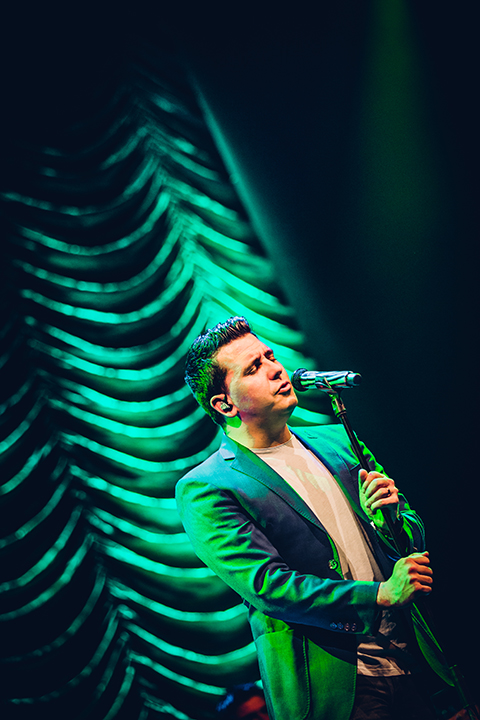 Jan Smit @ Ethias Theater, picture 10, photographed by Elke Briers - FrontView Magazine