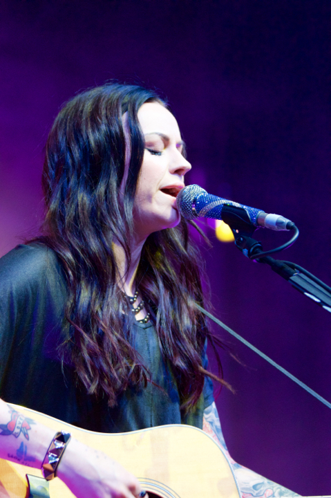Amy MacDonald @ AB, picture 2, photographed by Bart Baevegems - FrontView Magazine