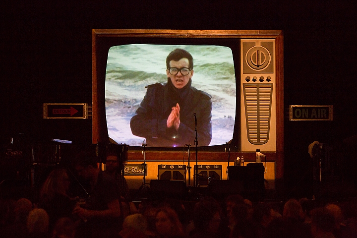 Elvis Costello @ De Roma, picture 1, photographed by Marc Verdonck - FrontView Magazine