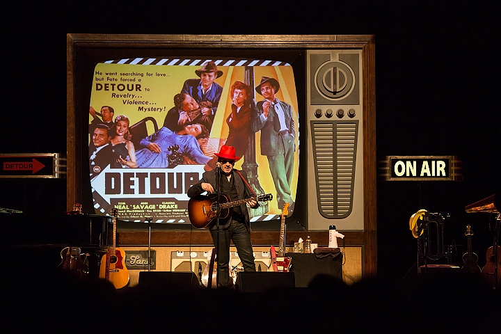 Elvis Costello @ De Roma, picture 3, photographed by Marc Verdonck - FrontView Magazine