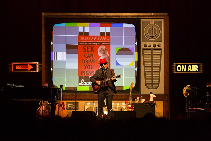 Elvis Costello @ De Roma, picture 4, photographed by Marc Verdonck - FrontView Magazine