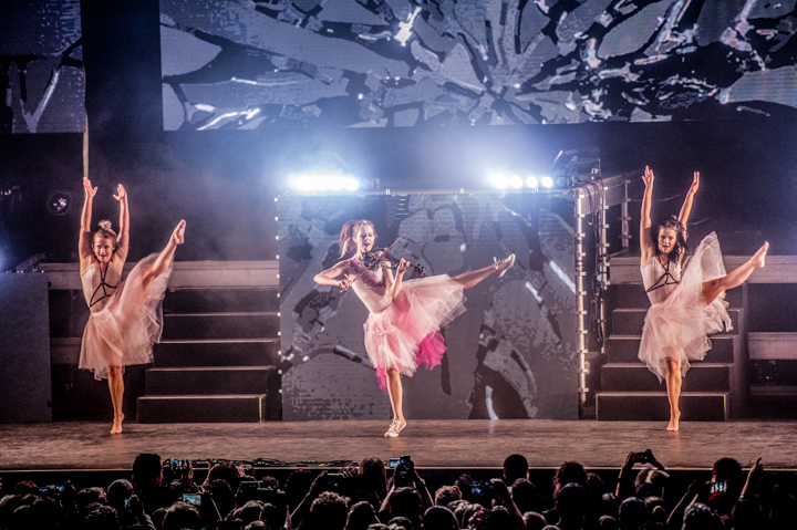 Lindsey Stirling @ 013, picture 3, photographed by Dave van Hout - FrontView Magazine