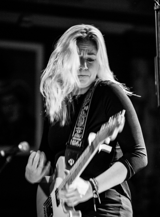 Joanne Shaw Taylor blues gig, picture 6, photographed by Raf Degeest - FrontView Magazine
