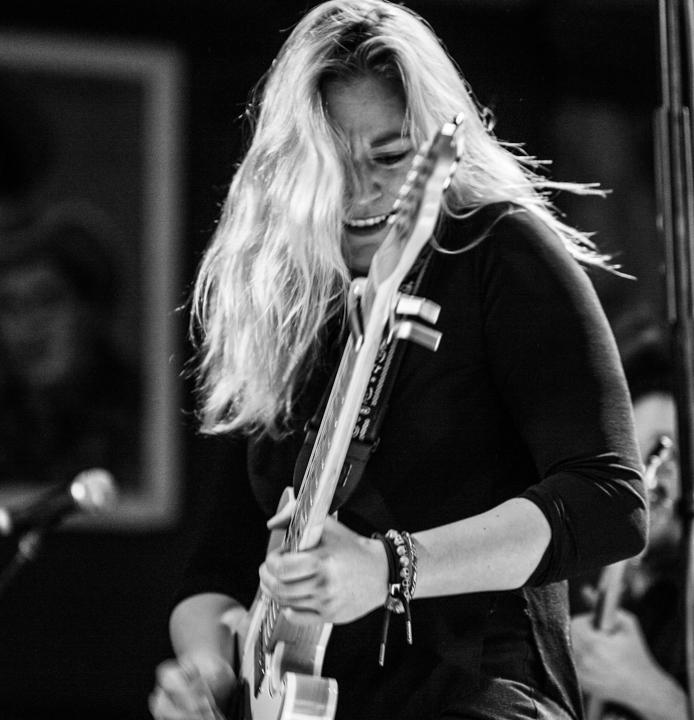 Joanne Shaw Taylor blues gig, picture 7, photographed by Raf Degeest - FrontView Magazine
