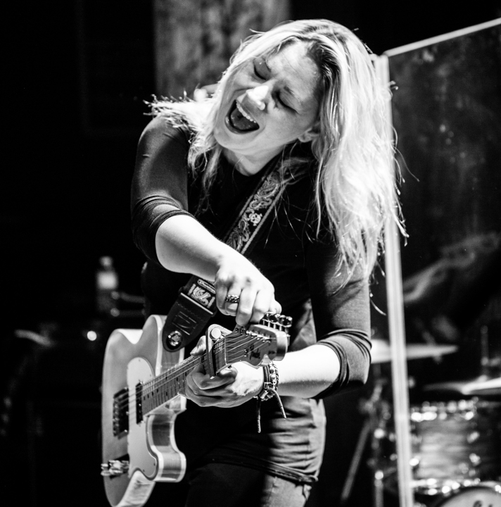 Joanne Shaw Taylor blues gig, picture 9, photographed by Raf Degeest - FrontView Magazine