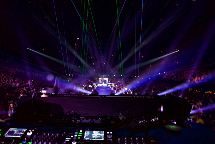 MNM Back to the 90's & 00's 2017 @ Sportpaleis, picture 3, photographed by Bart Baevegems - FrontView Magazine