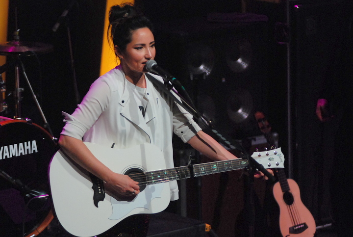 KT Tunstall @ Zermatt Unplugged 2017, picture 14, photographed by Peter Minnebo - FrontView Magazine