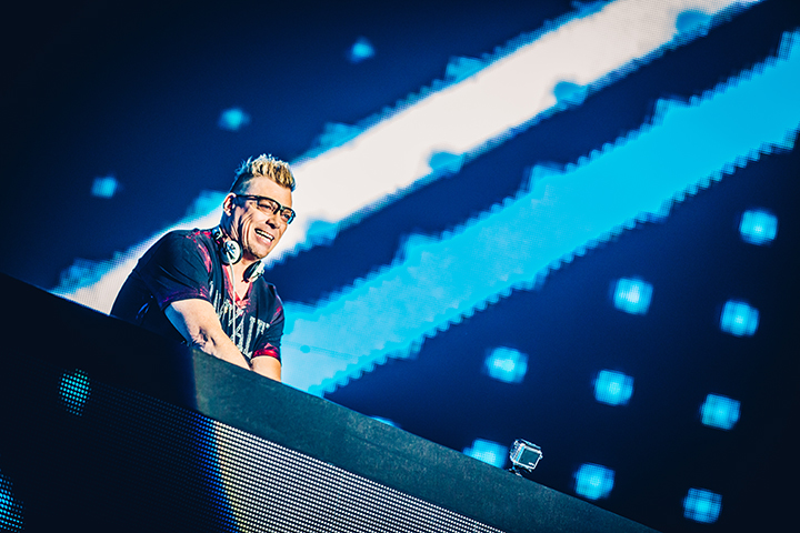 I love the 90's @ Ethias Arena, picture 2, photographed by Elke Briers - FrontView Magazine