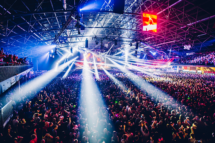 I love the 90's @ Ethias Arena, picture 3, photographed by Elke Briers - FrontView Magazine