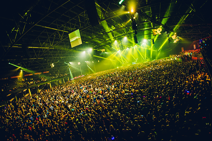 I love the 90's @ Ethias Arena, picture 7, photographed by Elke Briers - FrontView Magazine