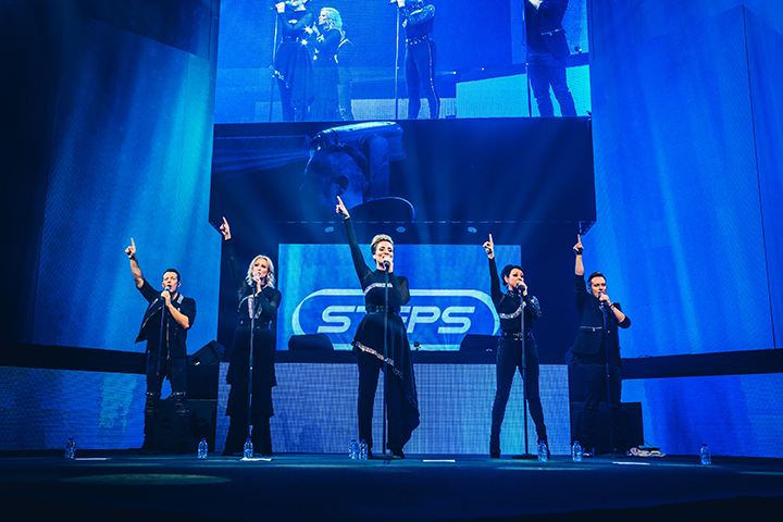 I love the 90's @ Ethias Arena, picture 22, photographed by Elke Briers - FrontView Magazine