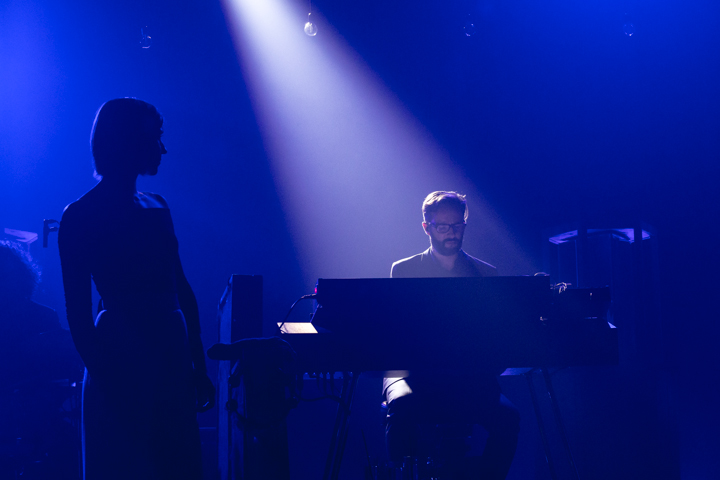 Hooverphonic-'In Wonderland Tour' @ Ancienne Belgique, picture 9, photographed by Dieter  Boone - FrontView Magazine