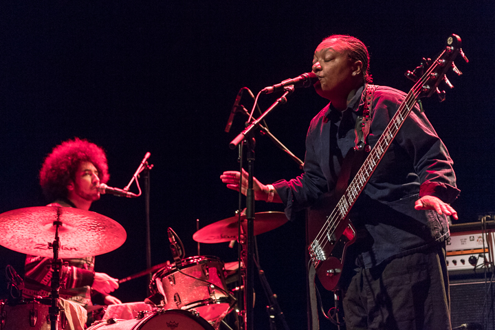 Meshell Ndegeocello + Roselien @ Het Depot, picture 5, photographed by Jan van Hecke - FrontView Magazine