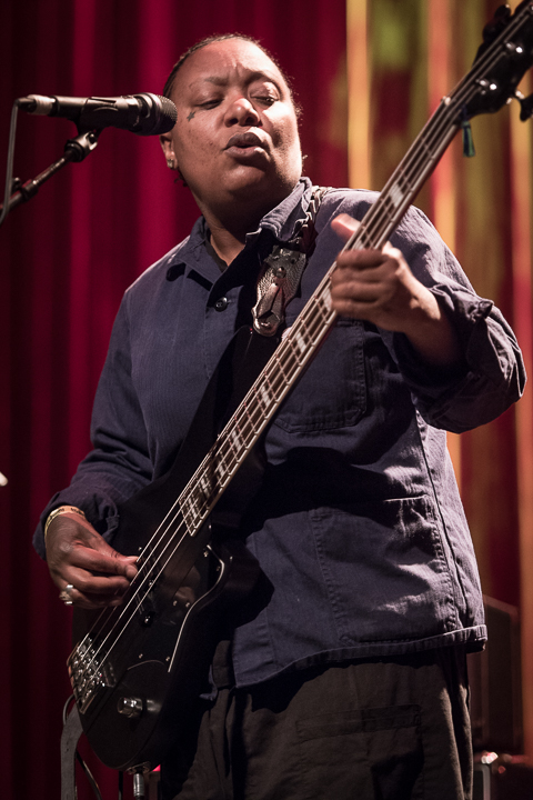 Meshell Ndegeocello + Roselien @ Het Depot, picture 14, photographed by Jan van Hecke - FrontView Magazine