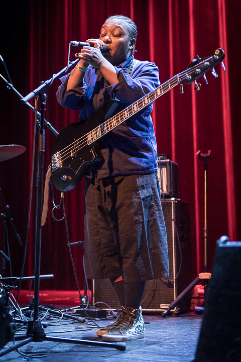 Meshell Ndegeocello + Roselien @ Het Depot, picture 18, photographed by Jan van Hecke - FrontView Magazine