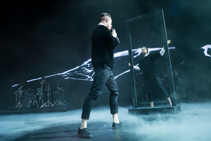 Loïc Nottet @ Ancienne Belgique, picture 1, photographed by Dorien Goetschalckx - FrontView Magazine