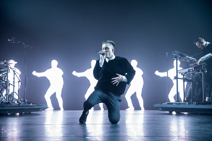 Loïc Nottet @ Ancienne Belgique, picture 9, photographed by Dorien Goetschalckx - FrontView Magazine