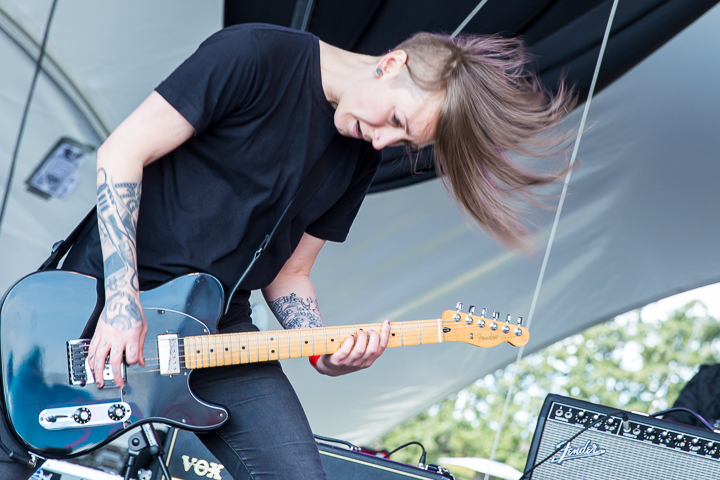 Mobina Galore @ Groezrock 2017, foto 3, foto's door Dorien Goetschalckx - FrontView Magazine