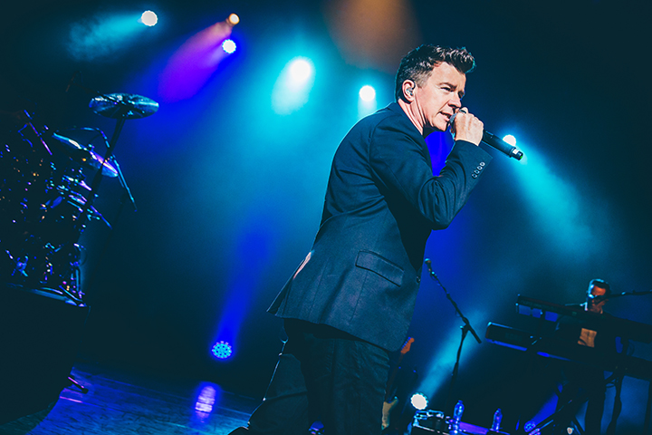 Rick Astley @ Stadsschouwburg Antwerpen, picture 2, photographed by Elke Briers - FrontView Magazine