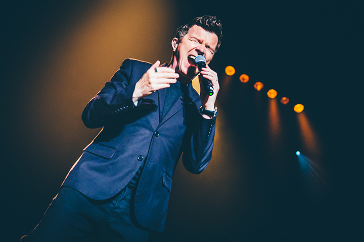 Rick Astley @ Stadsschouwburg Antwerpen, picture 5, photographed by Elke Briers - FrontView Magazine