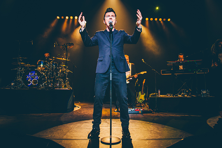 Rick Astley @ Stadsschouwburg Antwerpen, picture 6, photographed by Elke Briers - FrontView Magazine
