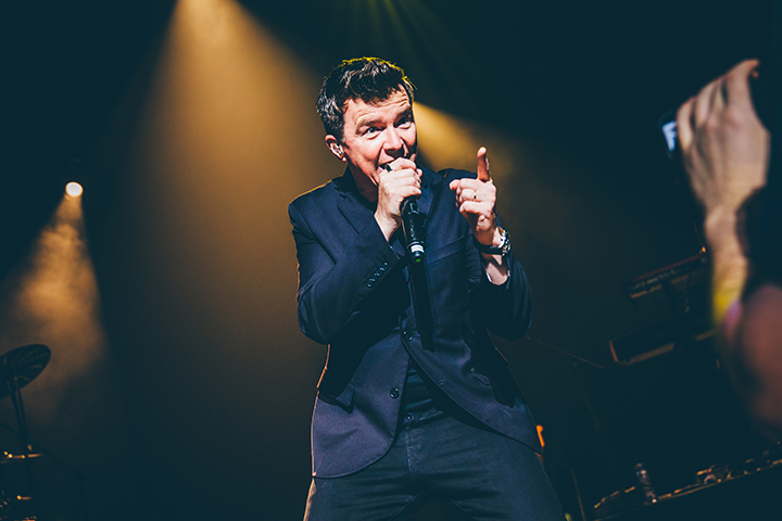 Rick Astley @ Stadsschouwburg Antwerpen, picture 8, photographed by Elke Briers - FrontView Magazine