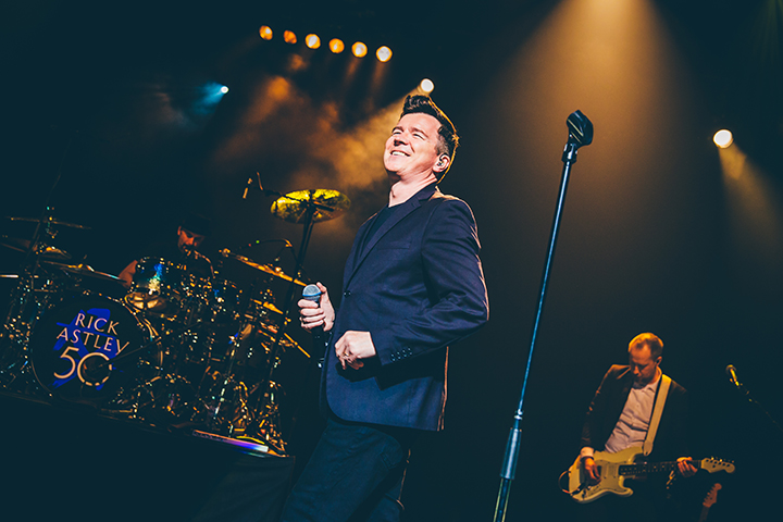Rick Astley @ Stadsschouwburg Antwerpen, picture 10, photographed by Elke Briers - FrontView Magazine