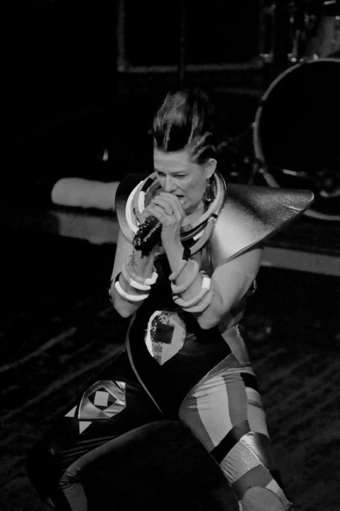 Kenji Minogue @ Vooruit, picture 4, photographed by Bart Baevegems - FrontView Magazine