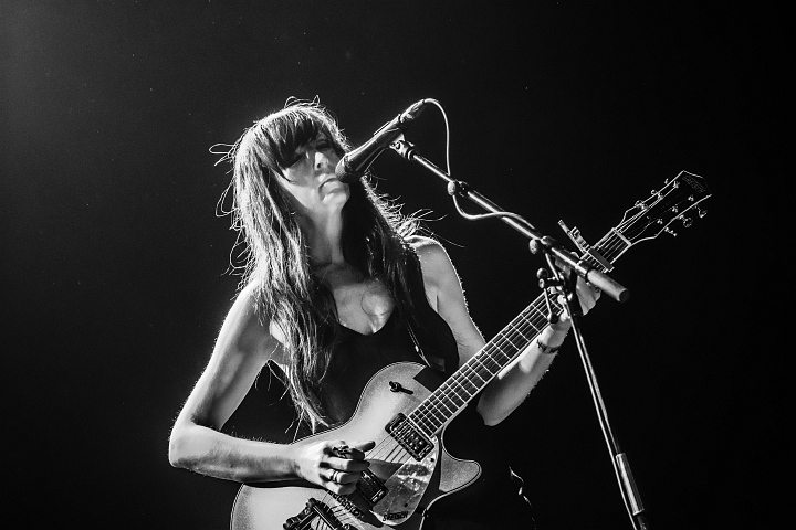 Evi Vine @ Depot Leuven, picture 1, photographed by Luc Luyten - FrontView Magazine