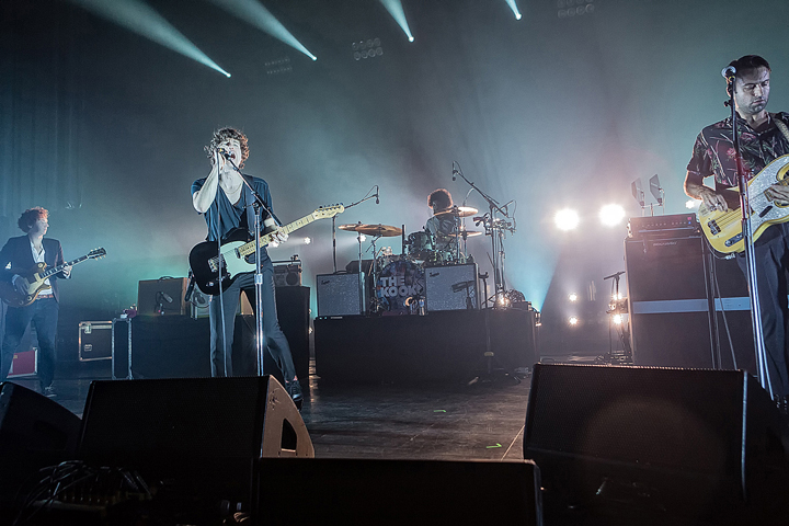 The Kooks @ Ancienne Belgique, picture 19, photographed by Edwin Houdevelt - FrontView Magazine
