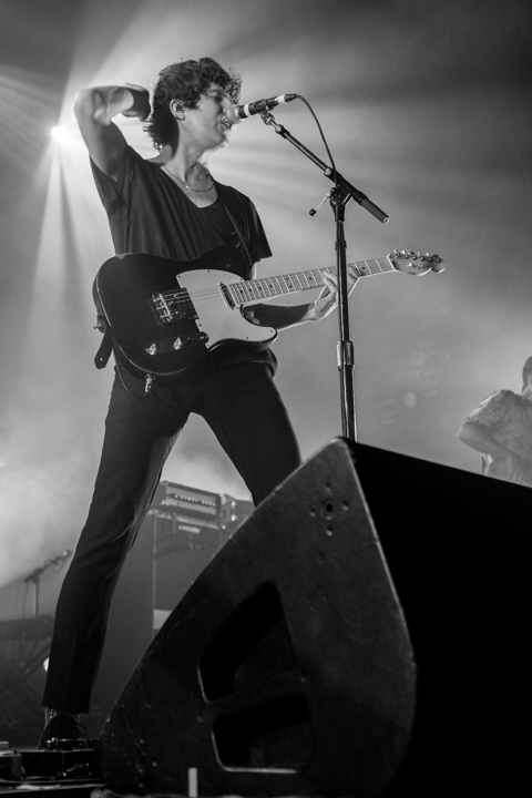 The Kooks @ 013, picture 2, photographed by Erwin Evrard - FrontView Magazine
