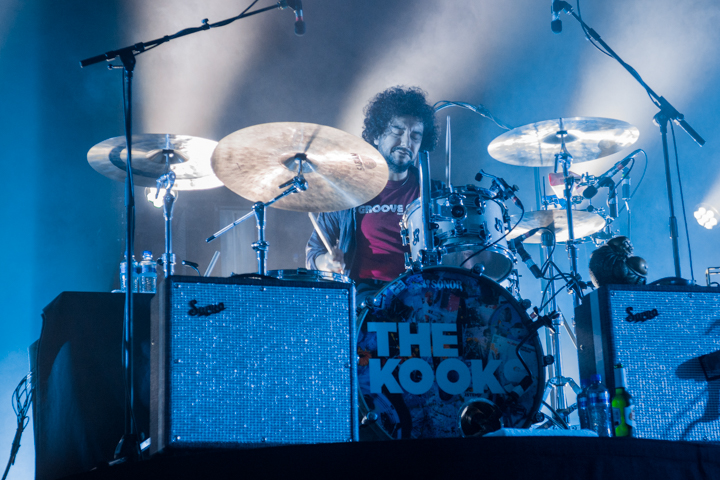 The Kooks @ 013, picture 8, photographed by Erwin Evrard - FrontView Magazine