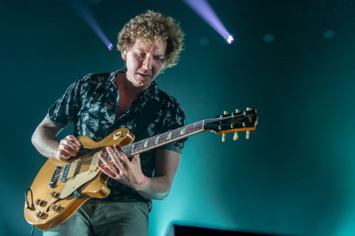 The Kooks @ 013, picture 11, photographed by Erwin Evrard - FrontView Magazine