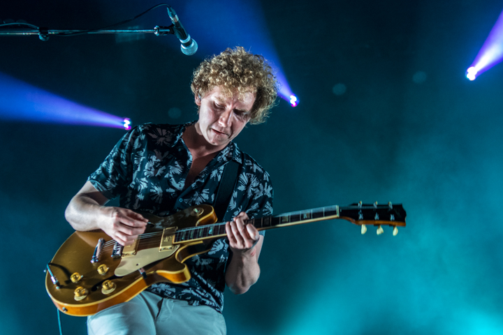 The Kooks @ 013, picture 13, photographed by Erwin Evrard - FrontView Magazine