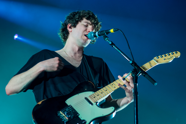 The Kooks @ 013, picture 14, photographed by Erwin Evrard - FrontView Magazine