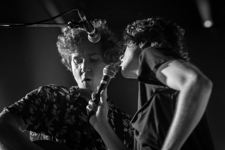 The Kooks @ 013, picture 16, photographed by Erwin Evrard - FrontView Magazine