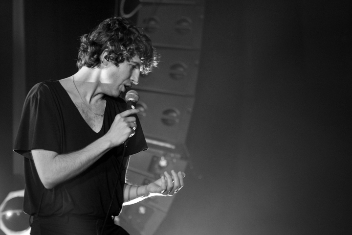 The Kooks @ 013, picture 17, photographed by Erwin Evrard - FrontView Magazine