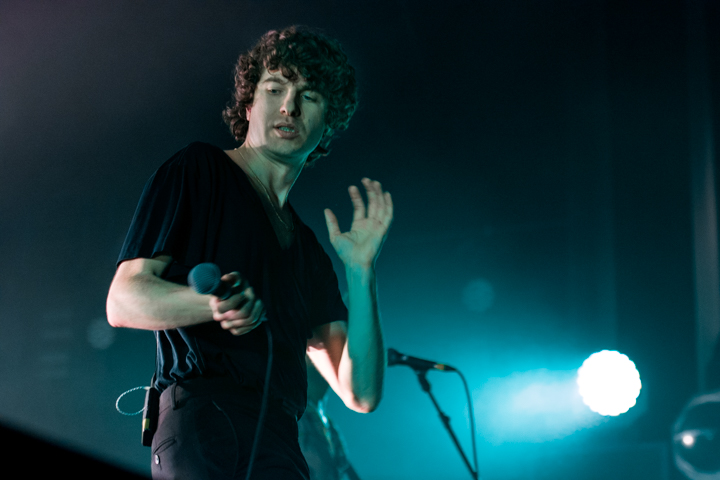 The Kooks @ 013, picture 18, photographed by Erwin Evrard - FrontView Magazine