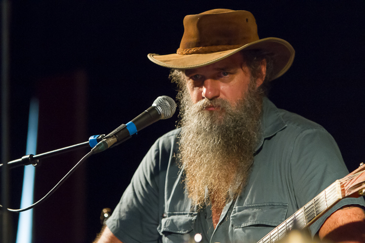 Hat Fitz & Cara (AUS/N-IRL) @ Duvelblues, picture 2, photographed by Marc Verdonck - FrontView Magazine