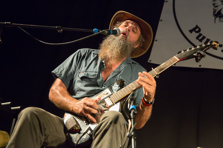 Hat Fitz & Cara (AUS/N-IRL) @ Duvelblues, picture 9, photographed by Marc Verdonck - FrontView Magazine
