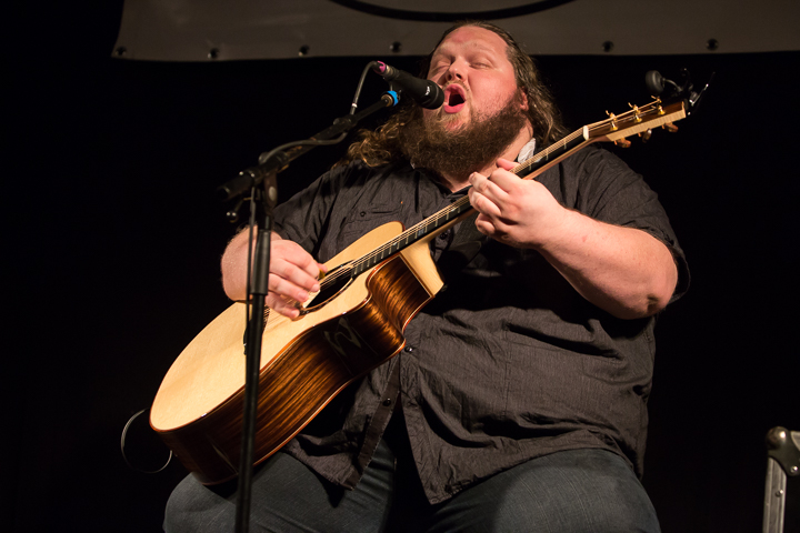 Matt Andersen (CAN) @ Duvelblues, picture 2, photographed by Marc Verdonck - FrontView Magazine